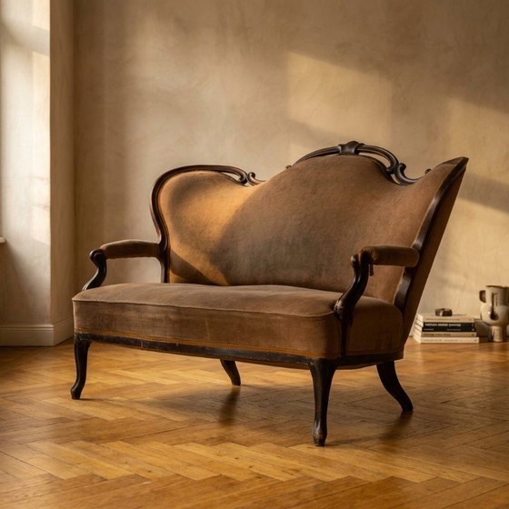 Divano vintage in legno intagliato con struttura decorativa e rivestimento marrone, 175 × 114 × 80 cm (photo 2 of 12)