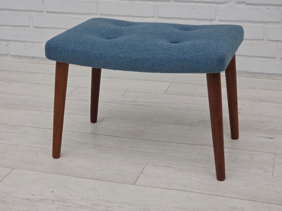 Image 1 of Años 60, diseño danés de Fritz Hansen, sillón retapizado con taburete, modelo 8023.