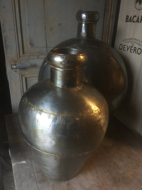Coppia di borracce in metallo lucidato dal Rajasthan. – Bicchieri e caraffe, Vintage (photo 3 of 12)