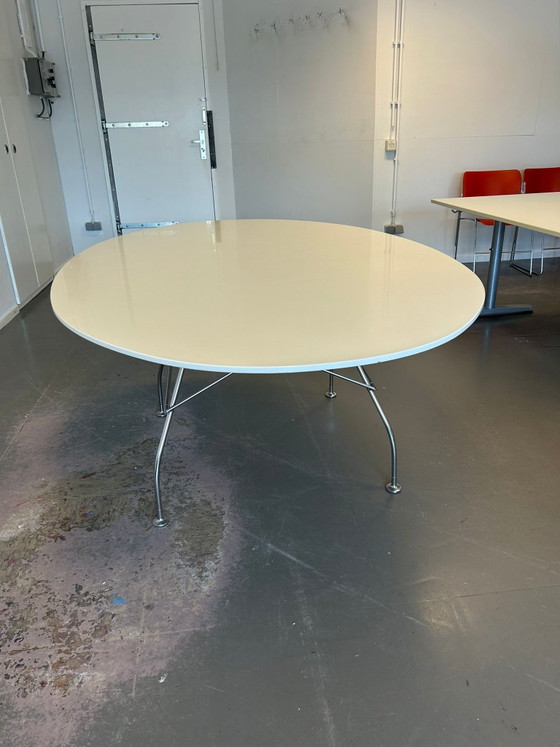 Antonio Citterio Kartell Glossy Dining Table – Polyester, Metal (photo 5 of 5)