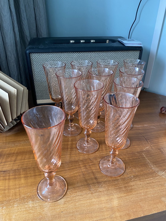 Image 1 of Vintage Luminarc Rosaline Pink Swirl champagneglazen uit Frankrijk