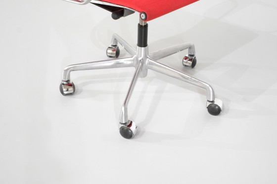 Image 1 of Stoel "EA 117" van Charles Ray Eames voor ICF, Verenigde Staten, 1969.