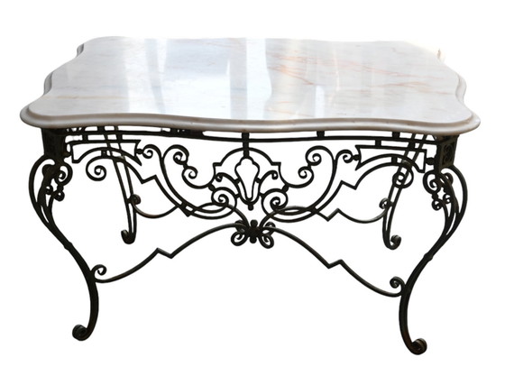 Image 1 of Mesa de centro de hierro forjado con tapa de mármol, circa 1940