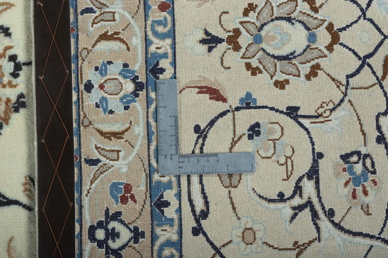 Image 1 of Hand-knotted Persian carpet Nain 9La - 418 x 300 cm - With silk content & fine medallion design