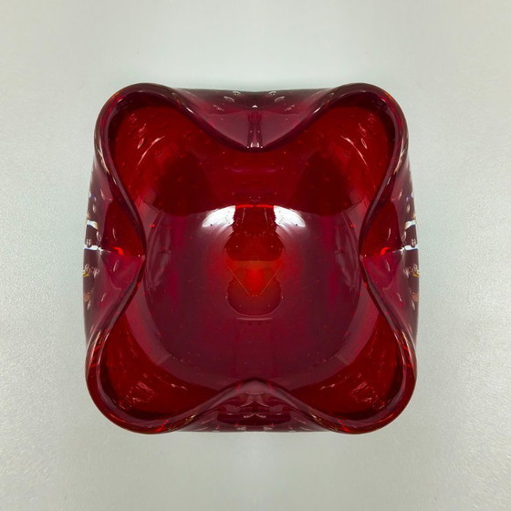 Image 1 of Rode asbak of opvangbak uit de jaren 60, gemaakt van Bullicante Murano-glas door Flavio Poli.