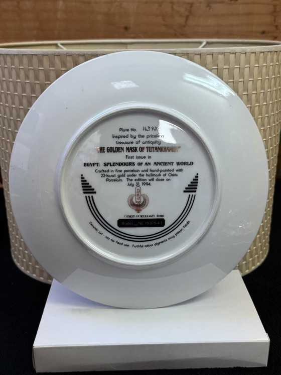 Image 1 of 𓂀 “Egypt: Splendors of an Ancient World” | 3D collector plates in 22-karat gold | Osiris Porcelain | Mint condition