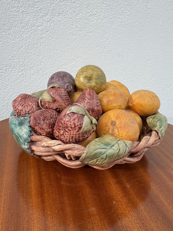 Image 1 of Corbeille fruits trompe l’œil Portugal années 70