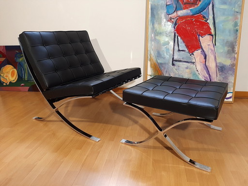 Knoll Set Barcelona New-Never Used Black Leather Design by Ludwig Mies Van Der Rohe and Lilly Reich (1929)