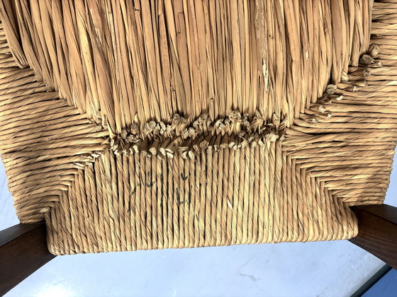 Image 1 of Antieke houten stoel met origineel strovlechtwerk.