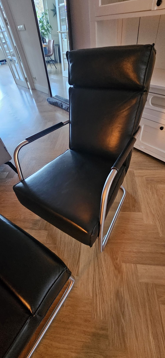 Image 1 of Schwarzer Ledersessel mit Fußhocker