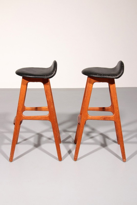 Image 1 of Taburete de bar de diseño en madera y cuero negro de Erik Buch 1960