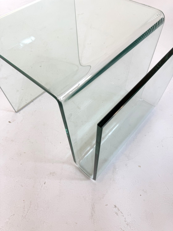 Image 1 of Gebogen glazen bijzettafel 