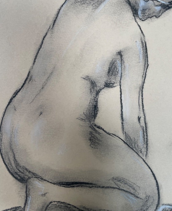 Image 1 of Disegno a carboncino firmato di una statua femminile per un calco in gesso in studio