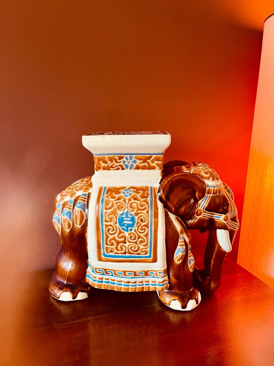 Image 1 of Magnifique éléphant en porcelaine vintage