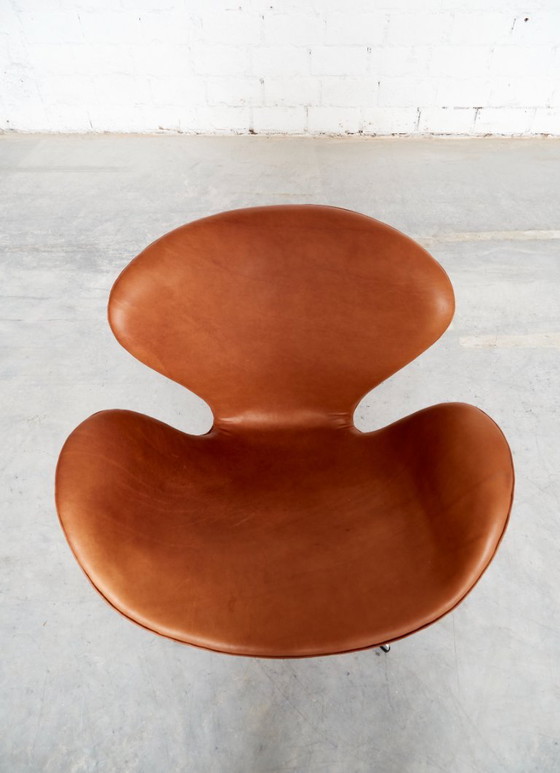Arne Jacobsen Swan Chair voor Fritz Hansen – Fauteuils, Leather (photo 17 of 18)