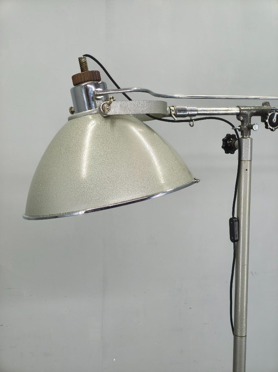 Image 1 of Tsjechische industriële chirurgische vloerlamp uit een militair ziekenhuis, jaren 1950