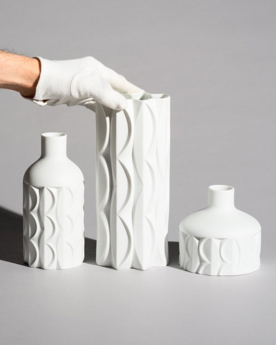 Image 1 of Retro Scherzer Werner Uhl Design Biskuitporzellan Flaschenvase Op-Art Relief TRIO