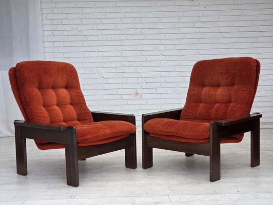 Image 1 of Deense fauteuil uit de jaren 70, oranje/rood meubelvelours, donker eikenhout.
