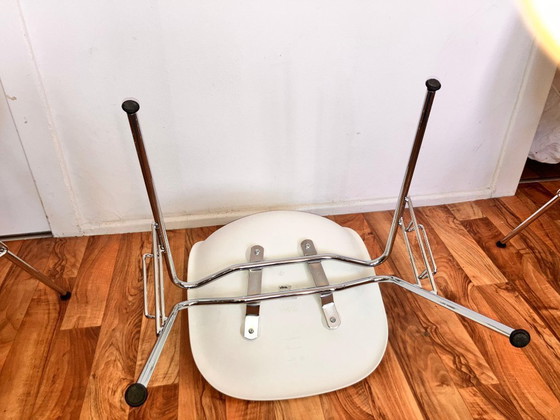 Image 1 of 4x Original Vitra Eames Plastic Side Chair DSS – White – Beautiful Patina