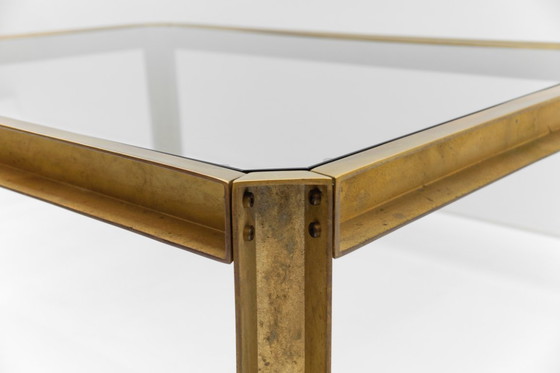 Image 1 of Grande table basse modèle T09 en laiton et verre, par Peter Ghyczy, années 1970