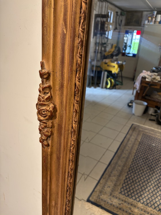 Grande specchio francese con stemma e cornice color oro – Glass, Wood (photo 8 of 10)