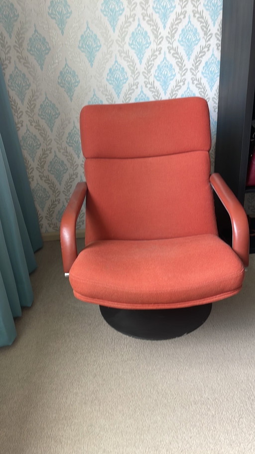 Fauteuil pivotant Artifort F142