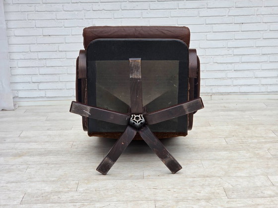 Image 1 of Anni '70, poltrona girevole danese di Georg Thams, in pelle marrone.