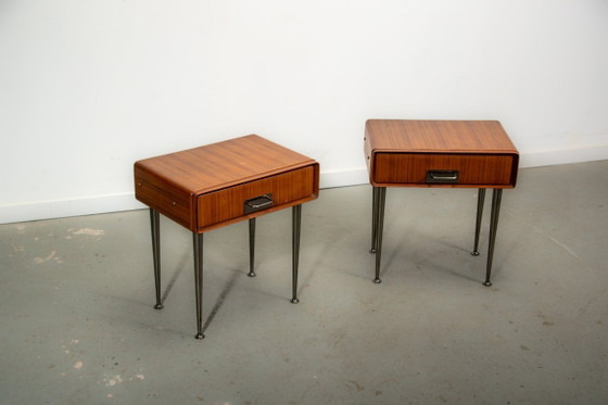 Image 1 of Comodini italiani in teak con dettagli in ottone. Circa 1970.