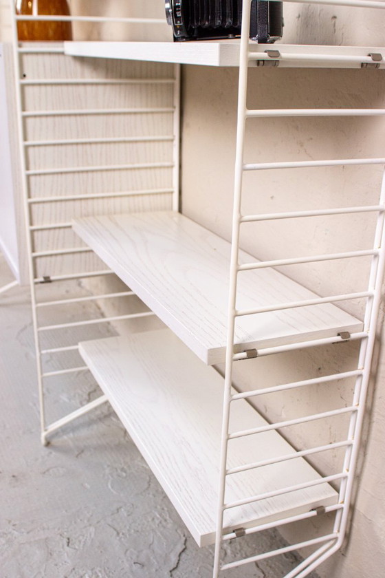 Image 1 of Buffet vintage original Nisse String Shelf blanc style milieu du siècle