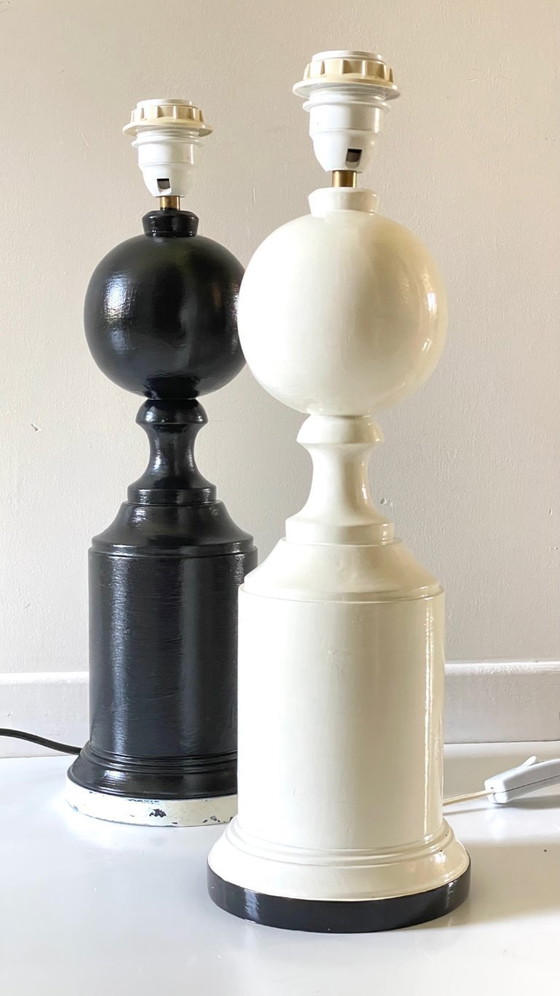 Image 1 of 2 supporti per lampade in legno tornito in bianco e nero VINTAGE