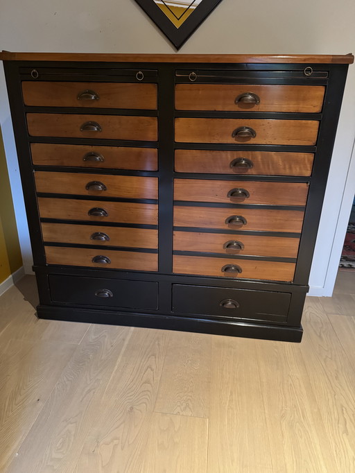 Félix Monge Paris – elegante armadietto dei medicinali - design francese