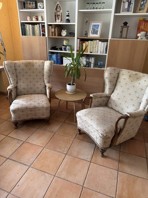 Paire de Fauteuils Vintage à Oreilles avec Accoudoirs en Bois – Style début 20e siècle