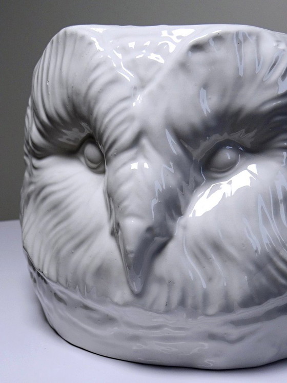 Image 1 of Gran maceta antigua italiana de cerámica blanca con forma de cabeza de búho.