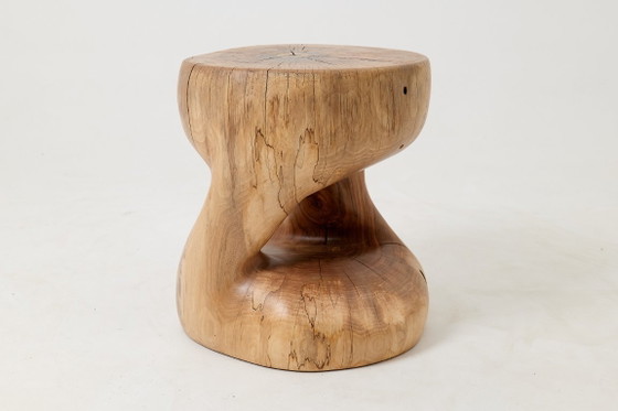 Image 1 of Tabouret/table d'appoint sculpturale, noyer sculpté, pièce unique, Logniture
