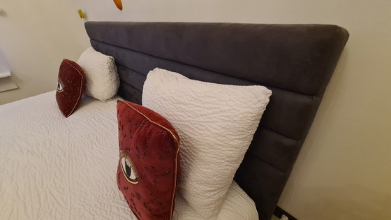 Image 1 of Luxury box spring with headboard including high-quality mattress 200 x 220