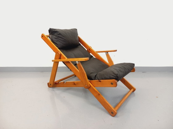 Image 1 of Poltrona chaise longue pieghevole regolabile vintage in pino e similpelle degli anni '70
