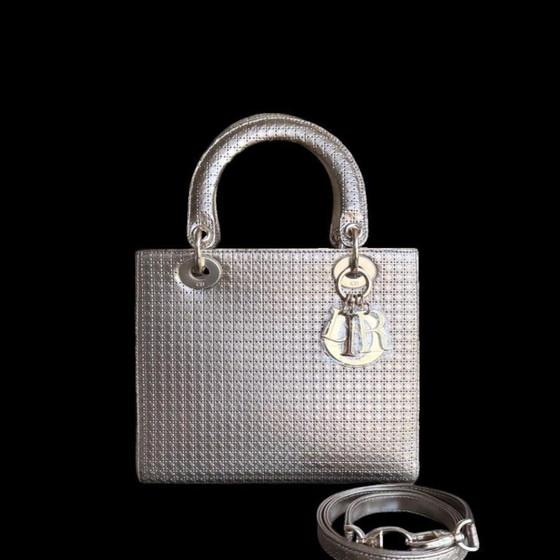 Image 1 of DIOR LADY MEDIUM - MICRO-CANNAGE METALLIC GOUDEN BESLAG