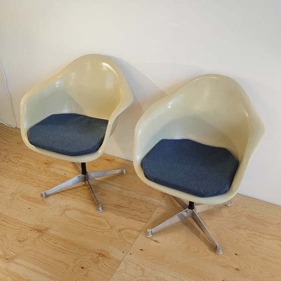 Image 1 of Vintage fiberglass bureau stoelen Herman Miller Eames