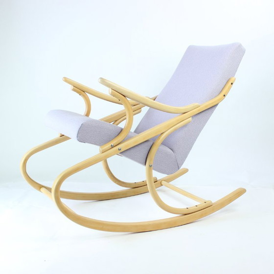 Image 1 of Fauteuil à bascule en bois courbé de style Mid-Century, en chêne blond, par Ton, Tchécoslovaquie, années 1960