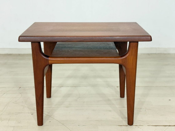 Table d'appoint danoise design milieu du siècle / Table basse en teck / Table d'appoint années 1960 / Table (photo 2 of 10)