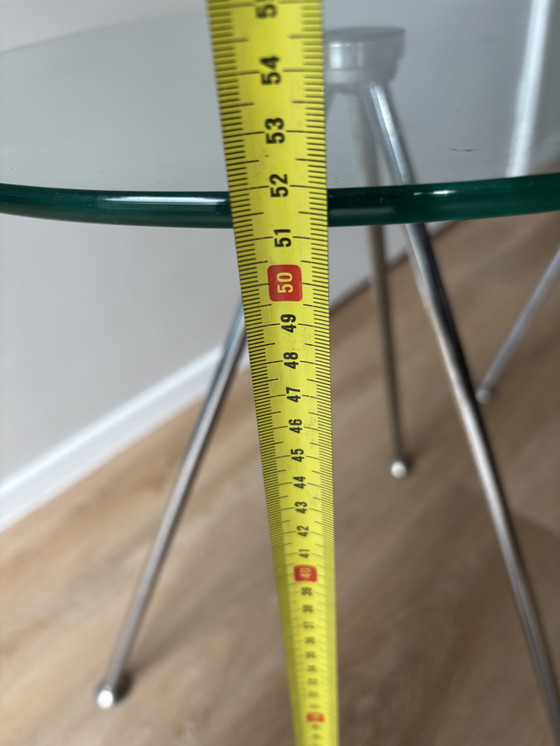 Image 1 of Dos (2) mesas auxiliares de diseño retro de vidrio