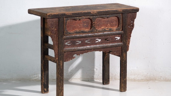Antiker Konsolentisch mit mehrschichtiger Patina – China, ca. 1930 (photo 3 of 40)