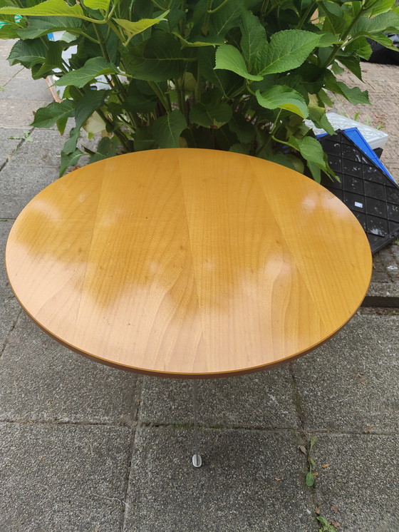 Image 1 of Tavolino di design con piano girevole e struttura in metallo