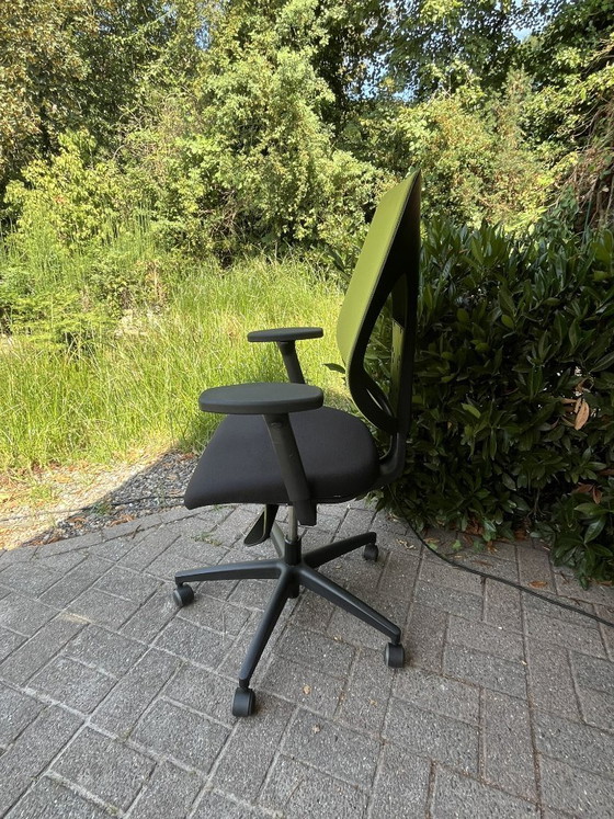 Giroflex 353 – Gebrauchter Bürostuhl mit Netzrückenlehne – Bürostühle, Metal, Plastic (photo 6 of 7)