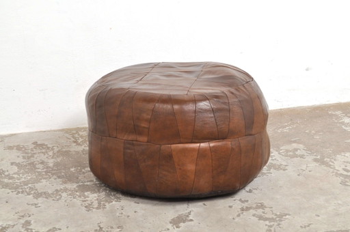 Puf vintage de patchwork de cuero de los años 70