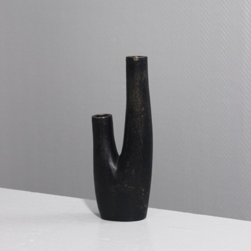 Doppelter Kerzenhalter aus Gusseisen Messing patiniert Brutalistisches Design Organisch 1970s