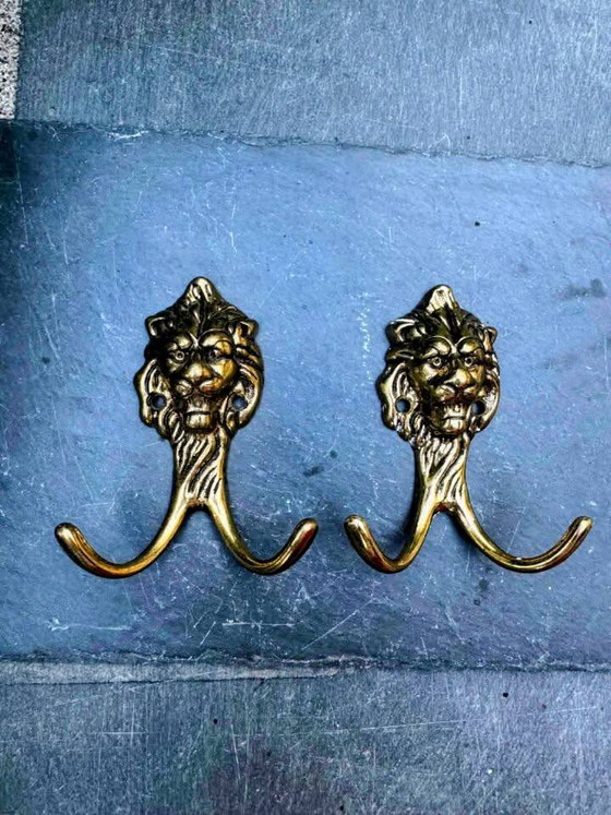 Pair of solid brass lion coat hooks Art Nouveau – Coat racks (photo 2 of 4)