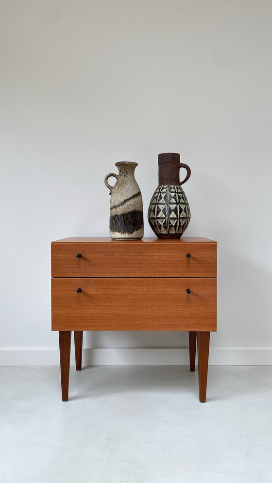 Image 1 of Commode en bois vintage / table de chevet