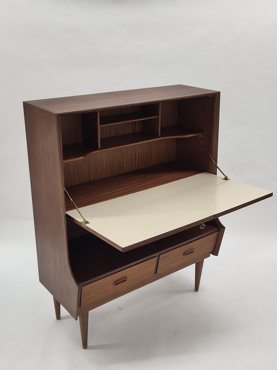 Image 1 of Vintage teakhouten Highboard