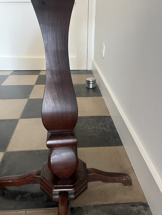 Image 1 of Wunderschöner antiker Beistelltisch aus Eiche – Originalbein